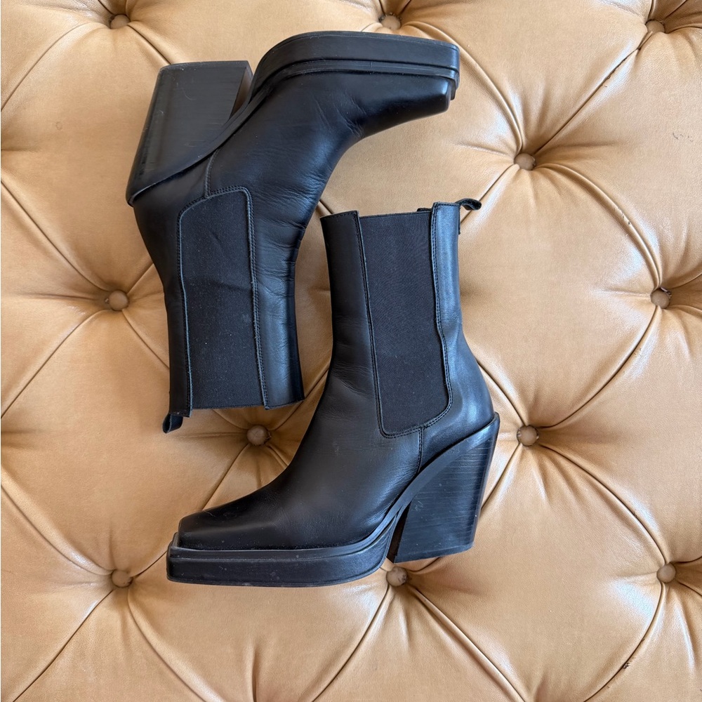 Steve Madden Black Leather Platform Chelsea Heeled Boots